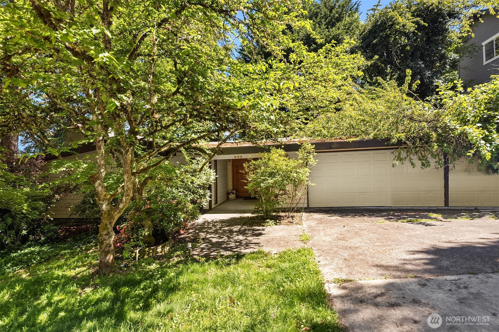 806 101st Avenue SE, Bellevue, WA 98004