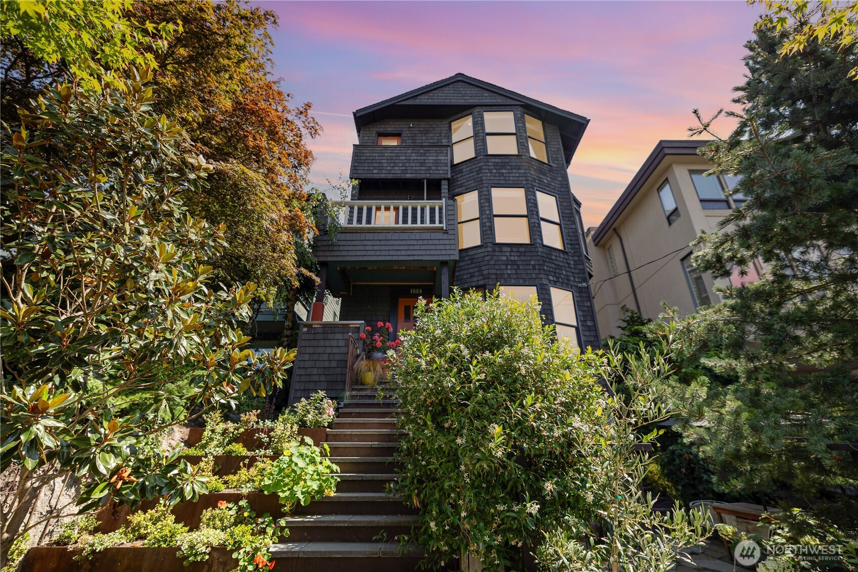1524 10th Avenue W, Seattle, WA 98119