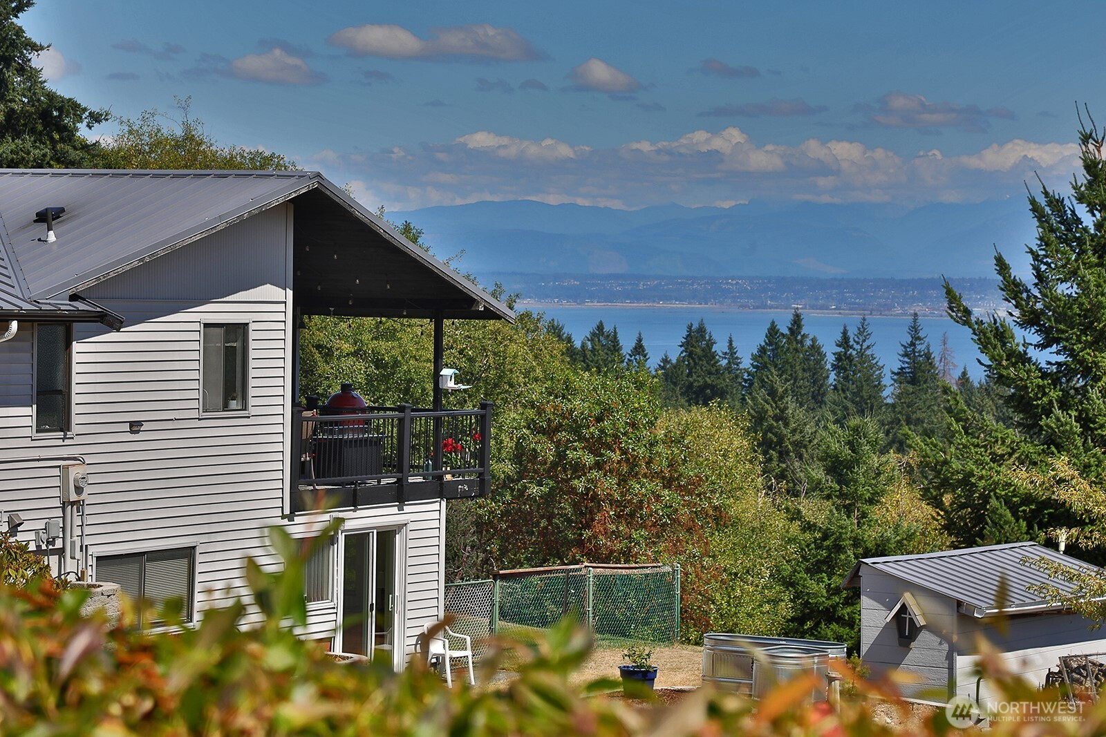 4524 Hilltop Drive, Clinton, WA 98236
