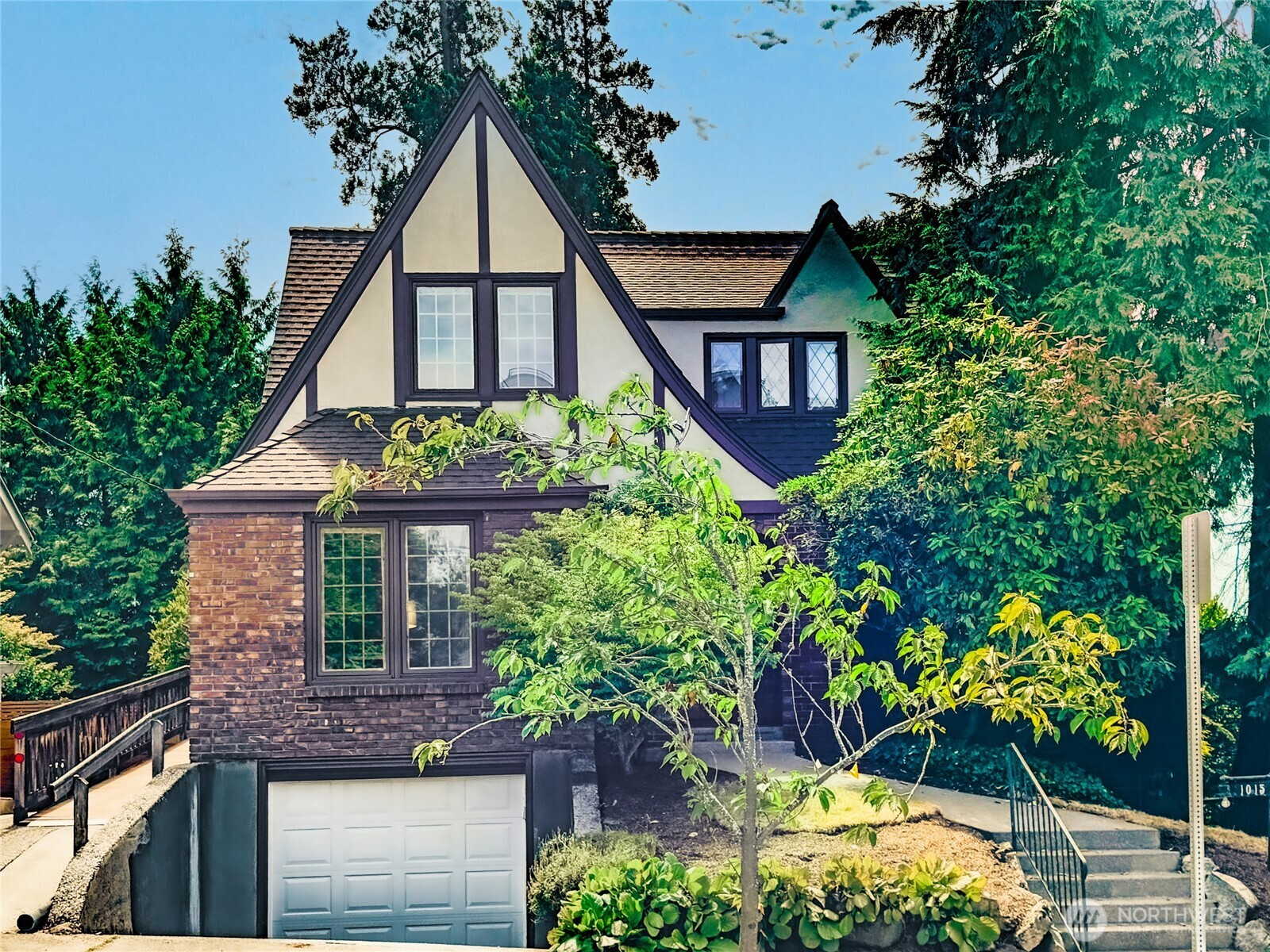 1015 NE 71st Street, Seattle, WA 98115