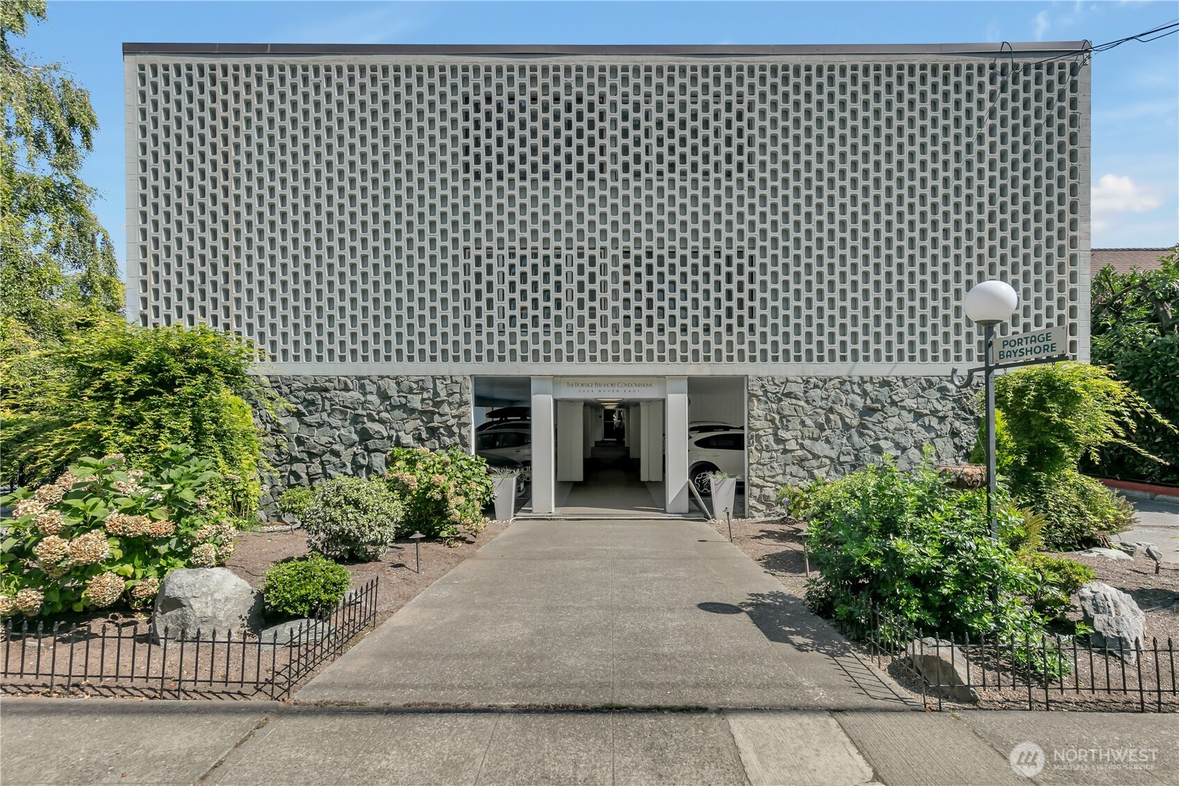 2524 Boyer Avenue E, Seattle, WA 98102