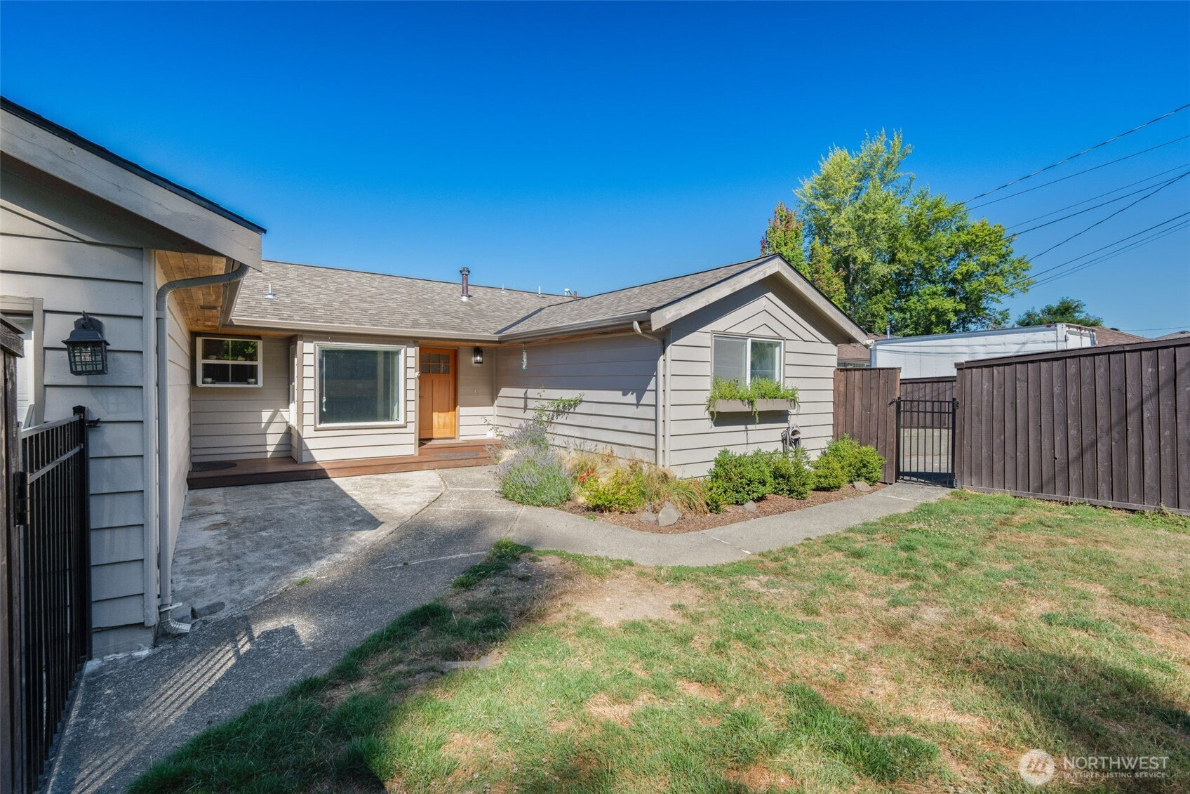 21845 15th Avenue S, Des Moines, WA 98198