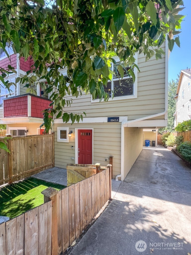 5943 36th Avenue S, Seattle, WA 98118