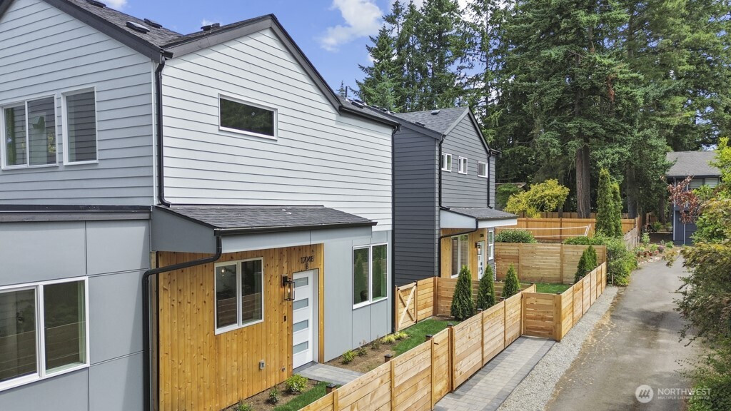 12048 B 5th Avenue NE, Seattle, WA 98125