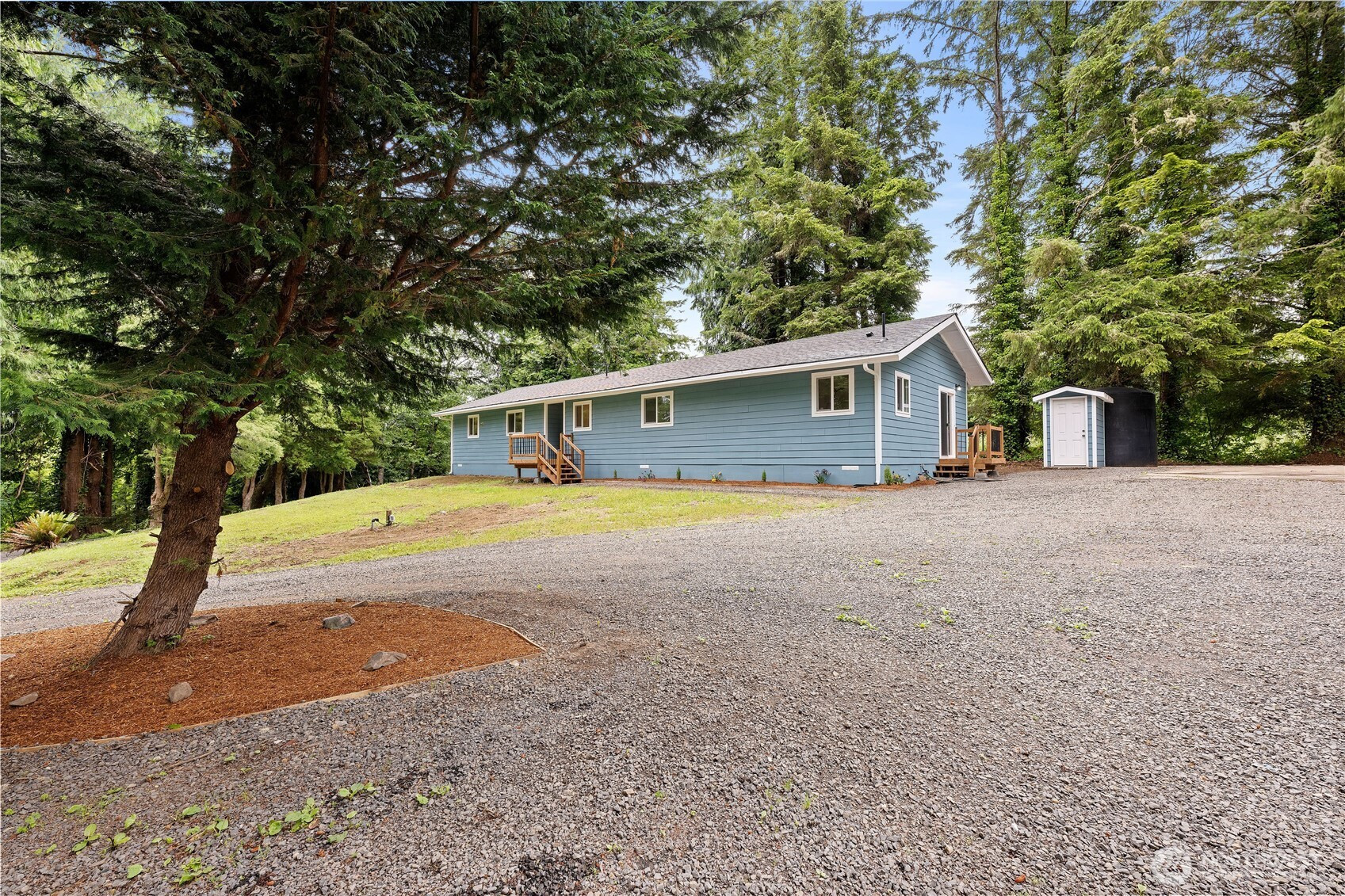 2693 State Rt 101, Ilwaco, WA 98624