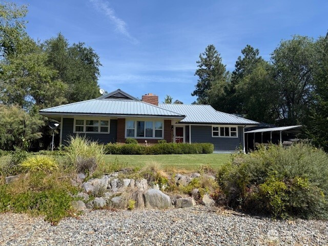 233 E 2nd st, Tonasket, WA 98855
