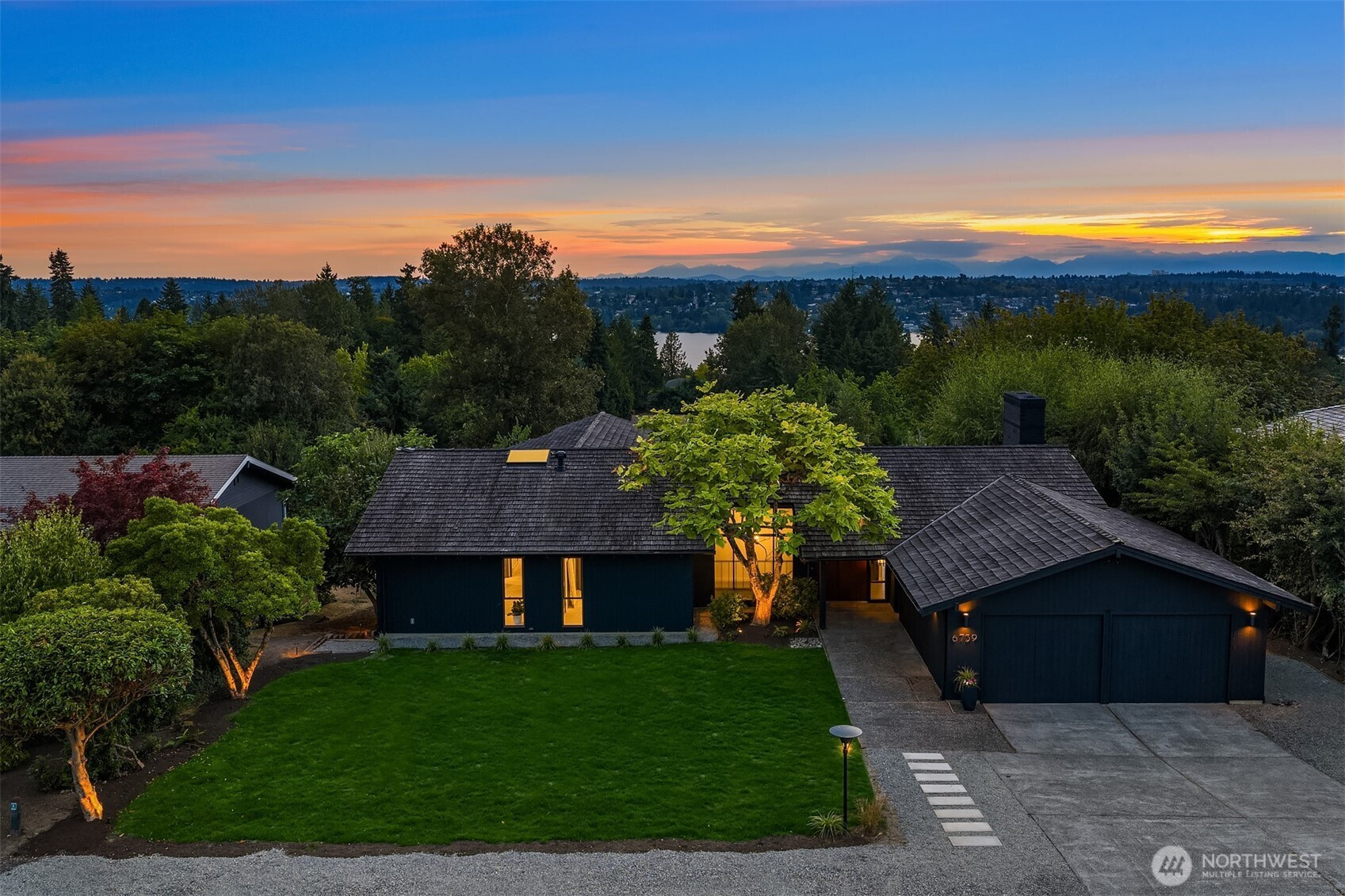 6739 82nd Avenue SE, Mercer Island, WA 98040