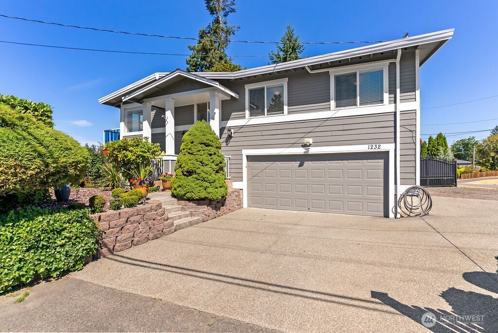 1232 S 272nd Street, Des Moines, WA 98198