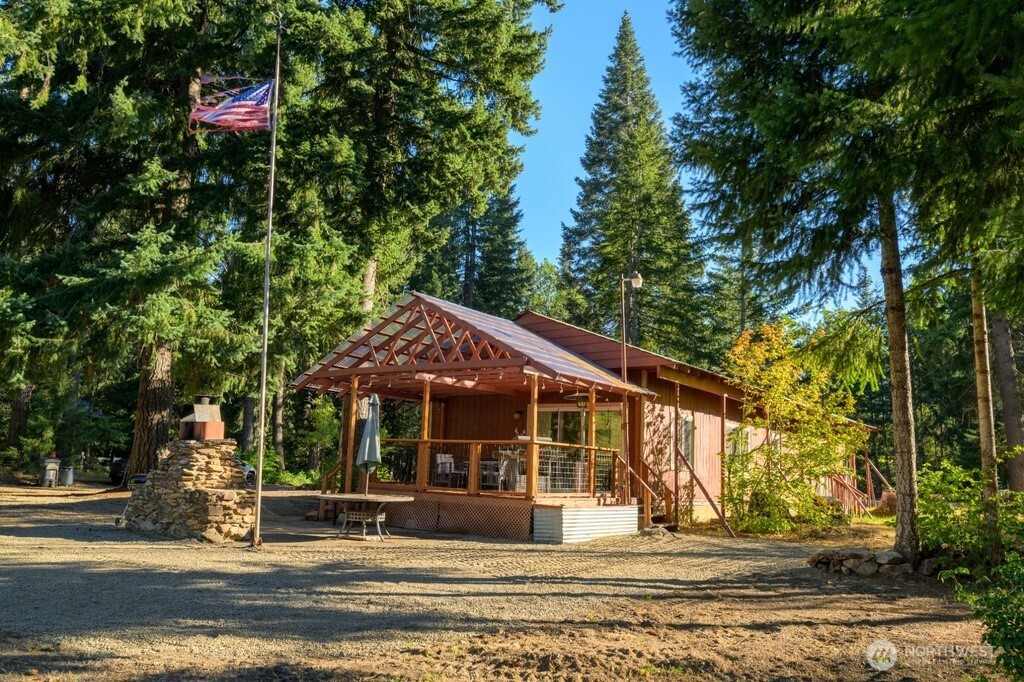 561 Sun Island Drive, Easton, WA 98925