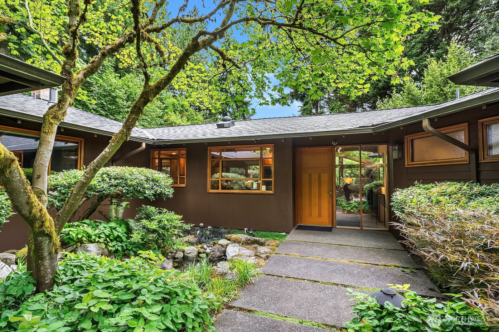 8509 NE 27th Place, Clyde Hill, WA 98004