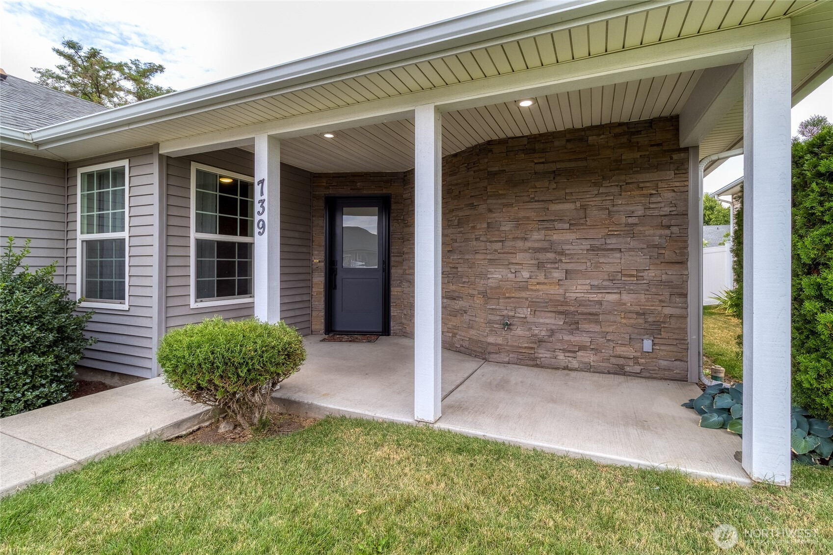 739 SE Songbird Lane, College Place, WA 99324