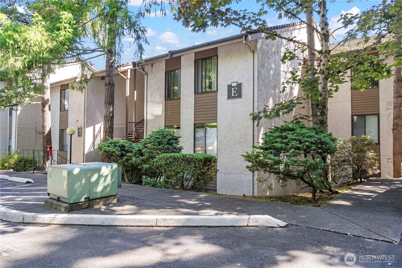 10423 NE 32nd Place, Bellevue, WA 98004