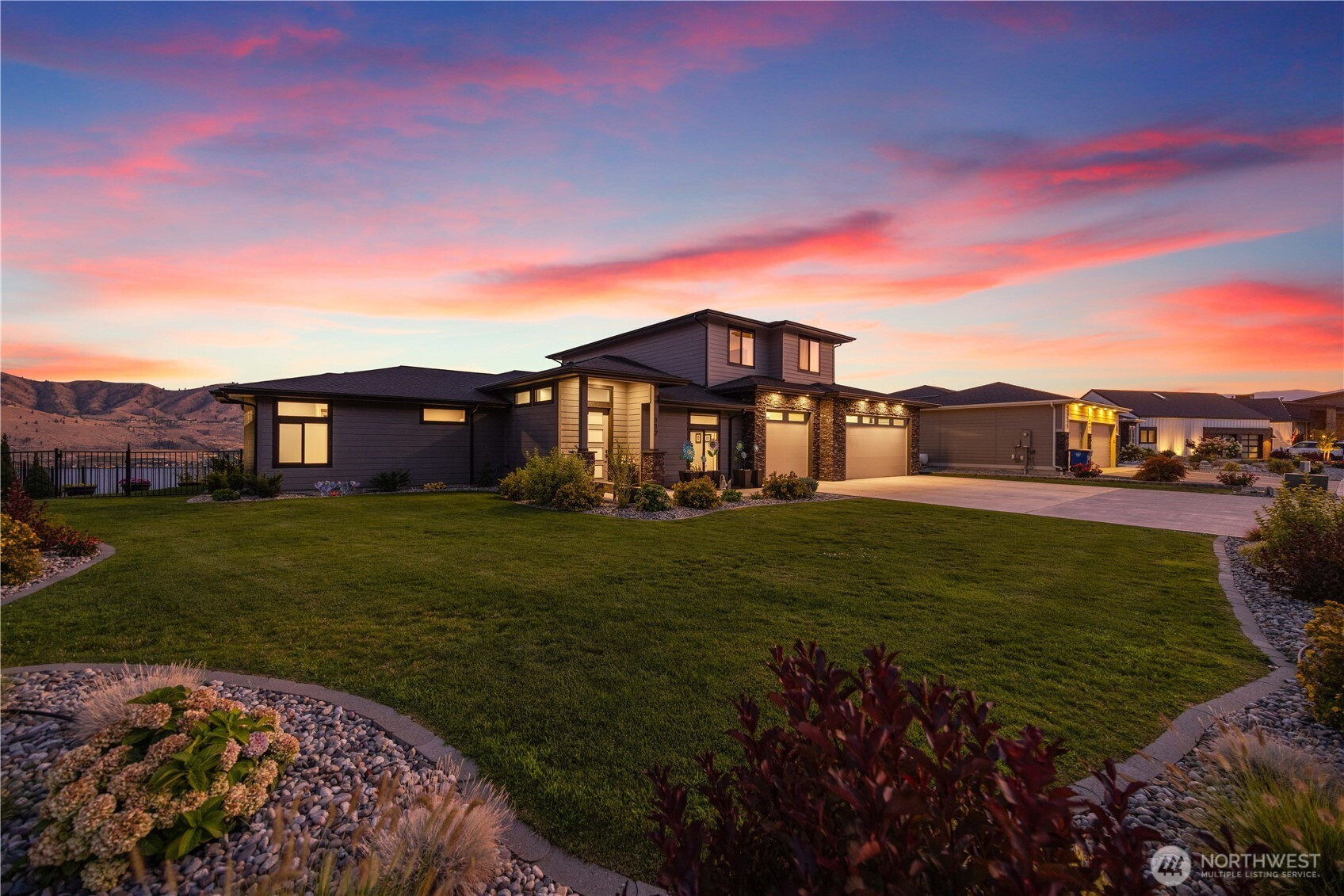 112 Sky Harbor Drive, Chelan, WA 98816