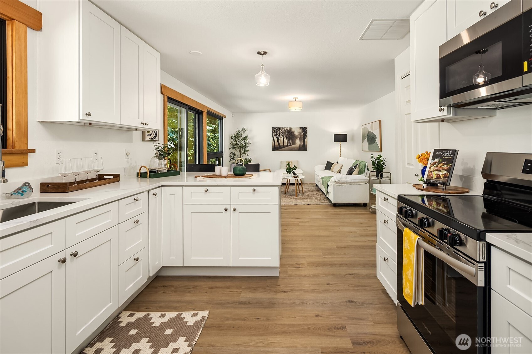 10780 Hyla Avenue NE, Bainbridge Island, WA 98110