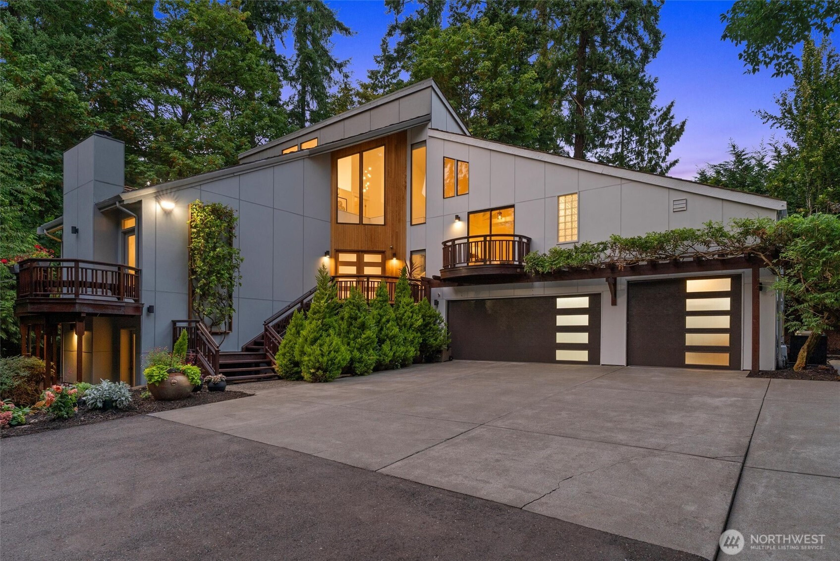 10058 SE 16th Street, Bellevue, WA 98004