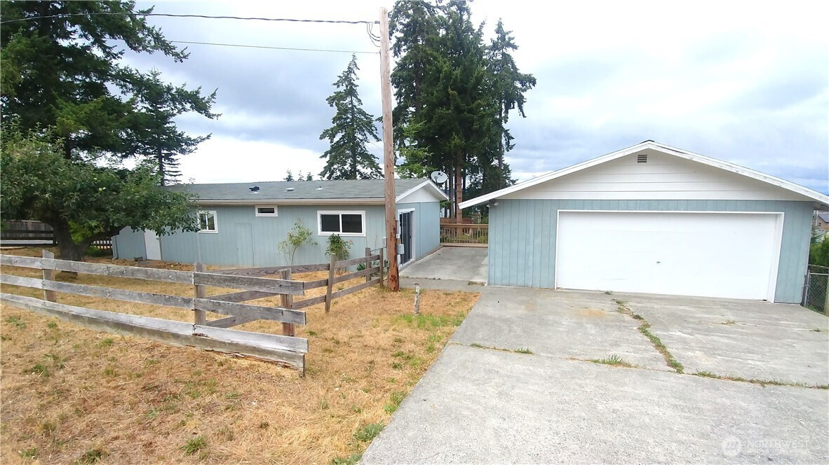 35 Stillaguamish Avenue NE, Camano Island, WA 98282