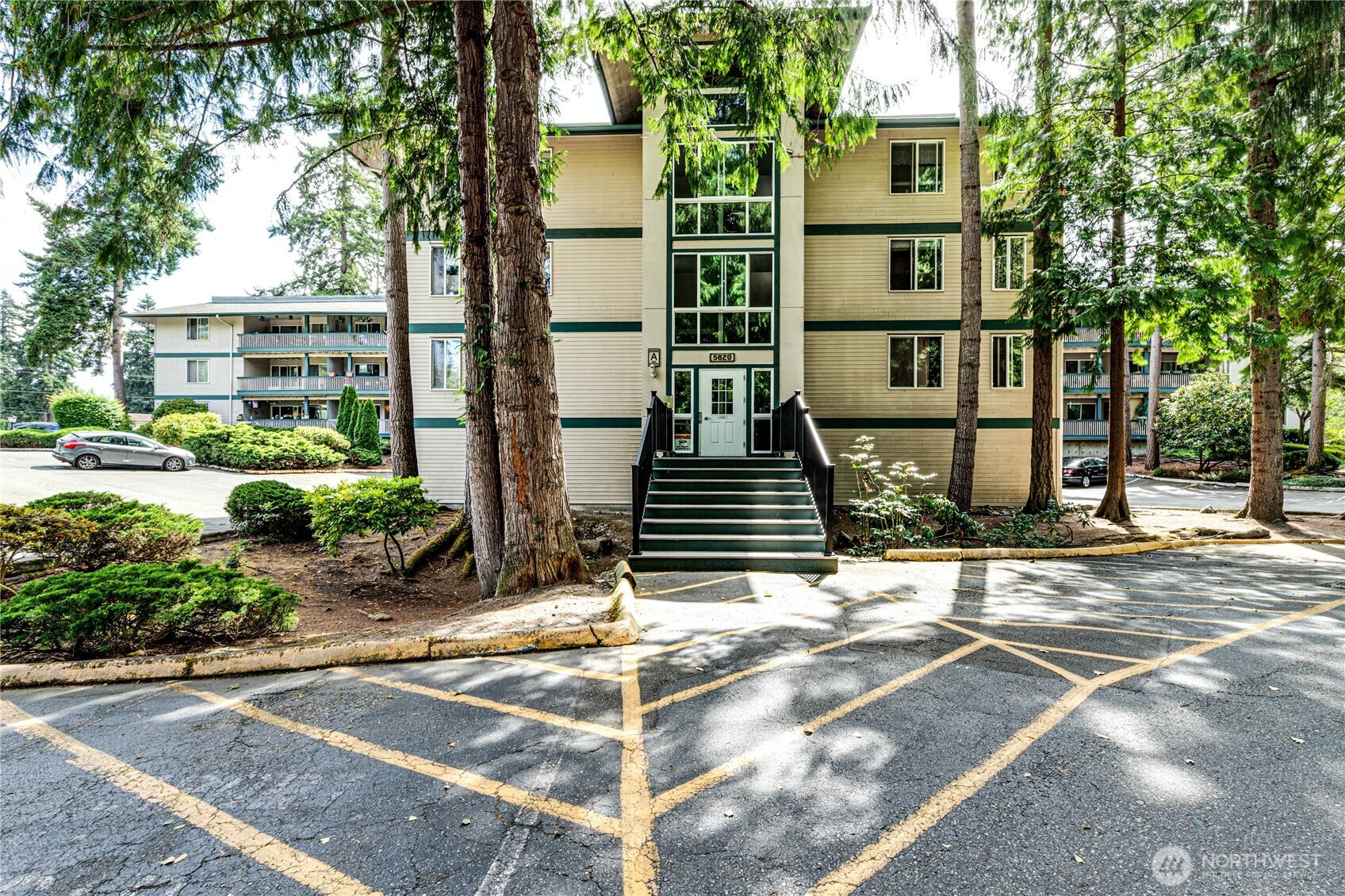 5620 200th Street SW, Lynnwood, WA 98036