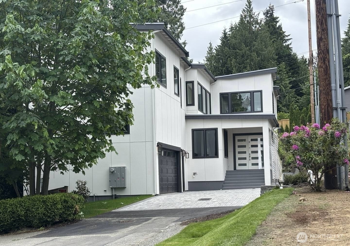 955 103rd Avenue SE, Bellevue, WA 98004