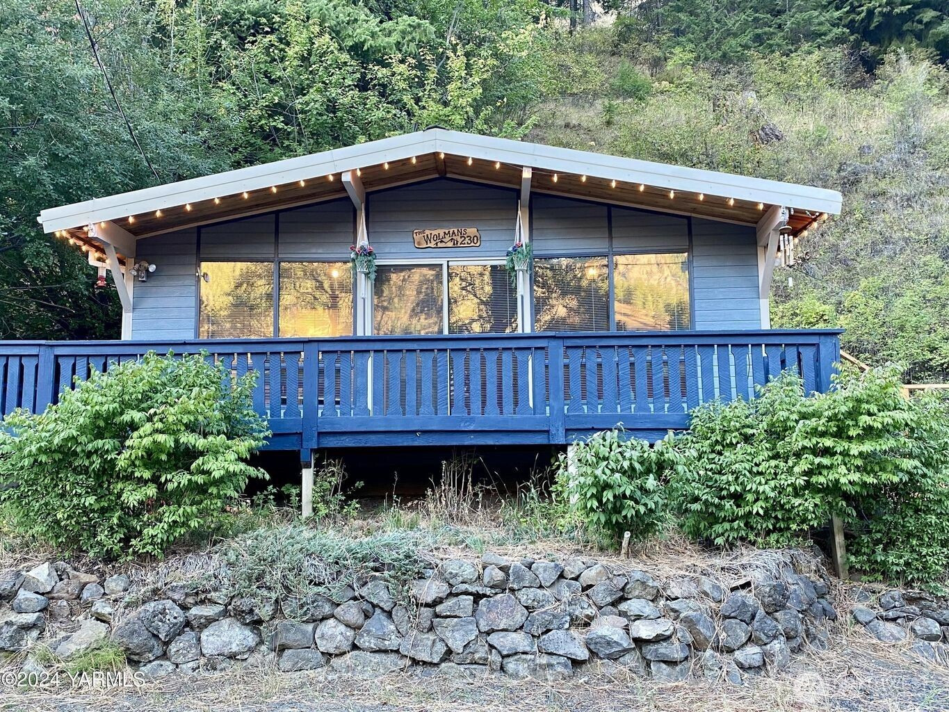 230 Pine Cliffs Drive, Naches, WA 98937
