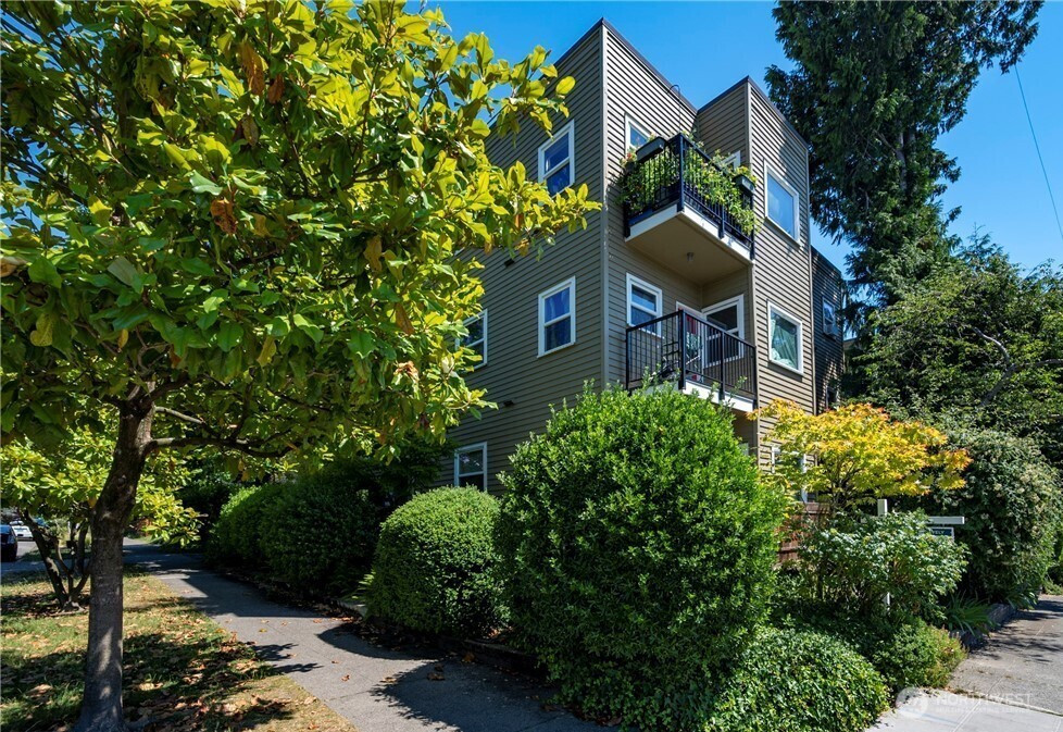 4530 Meridian Avenue N, Seattle, WA 98103