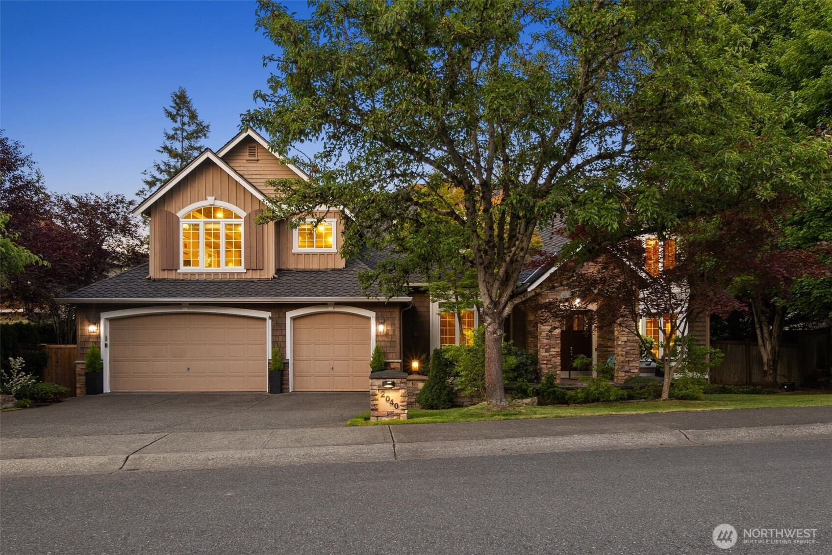 2040 277th Avenue SE, Sammamish, WA 98075