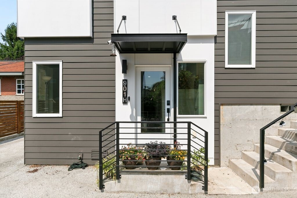 901 28th Avenue S, Seattle, WA 98144