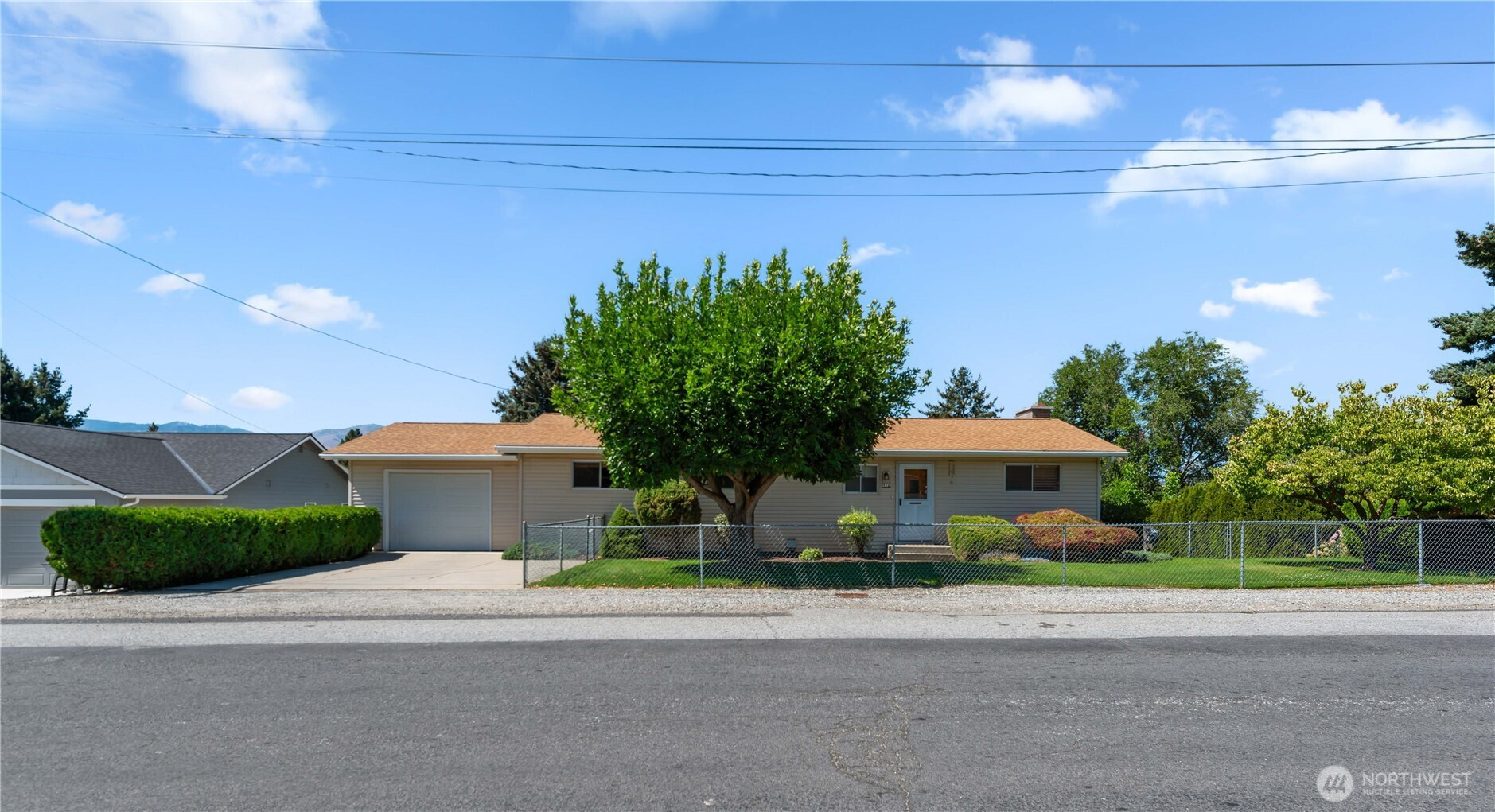 476 N James, East Wenatchee, WA 98802