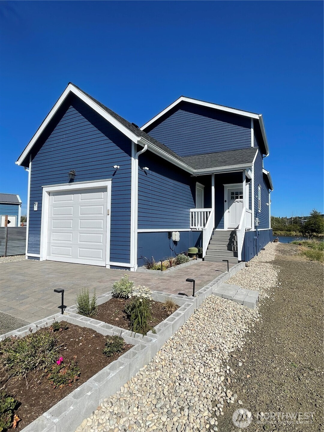 345 Island Lane, Raymond, WA 98577