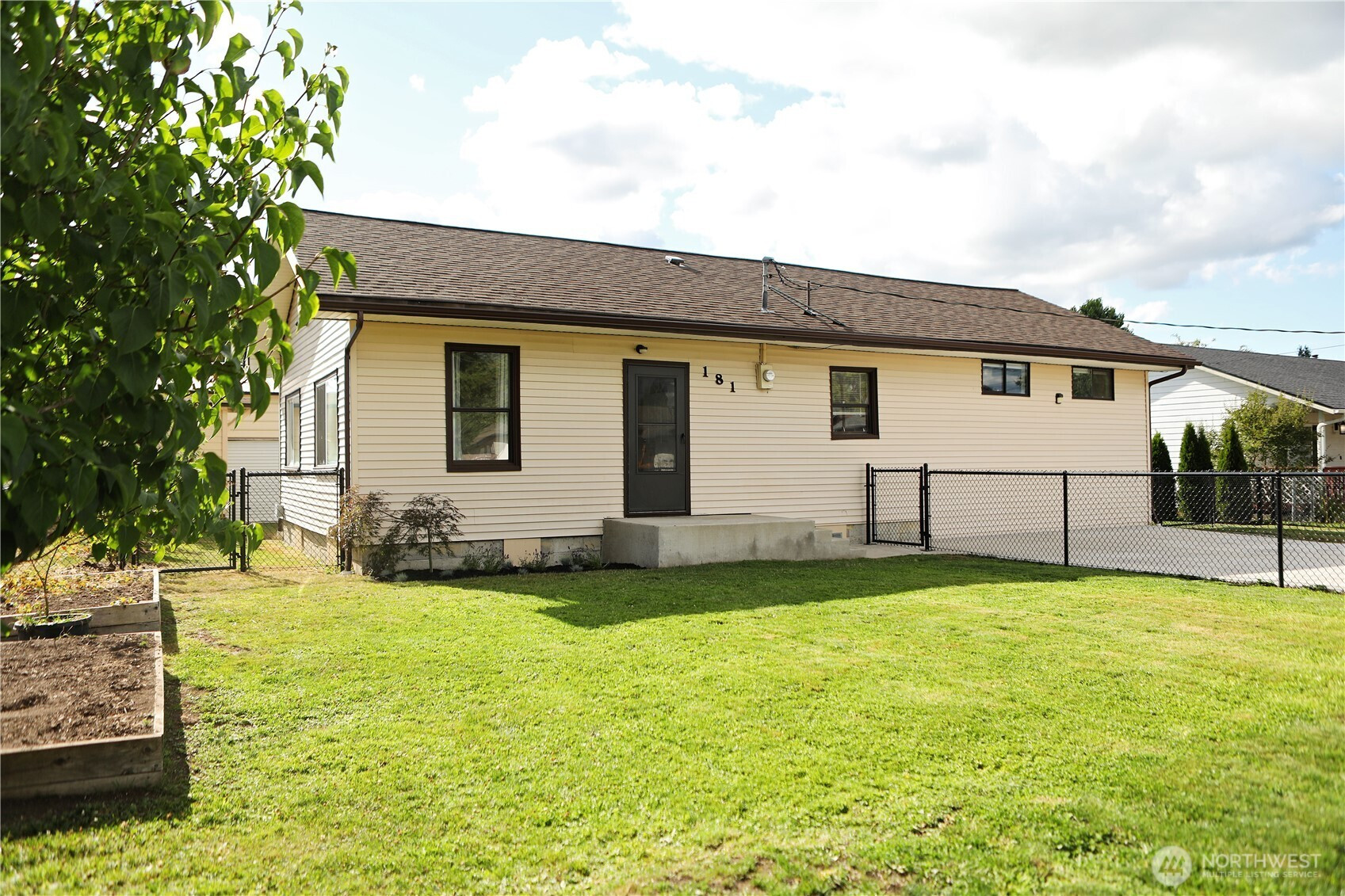 181 S 2nd St, Buckley, WA 98321