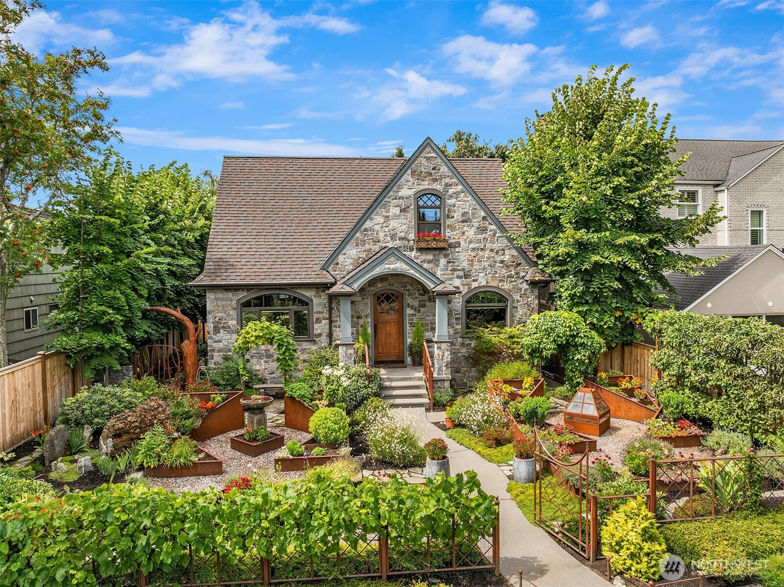 2563 W Viewmont Way W, Seattle, WA 98199