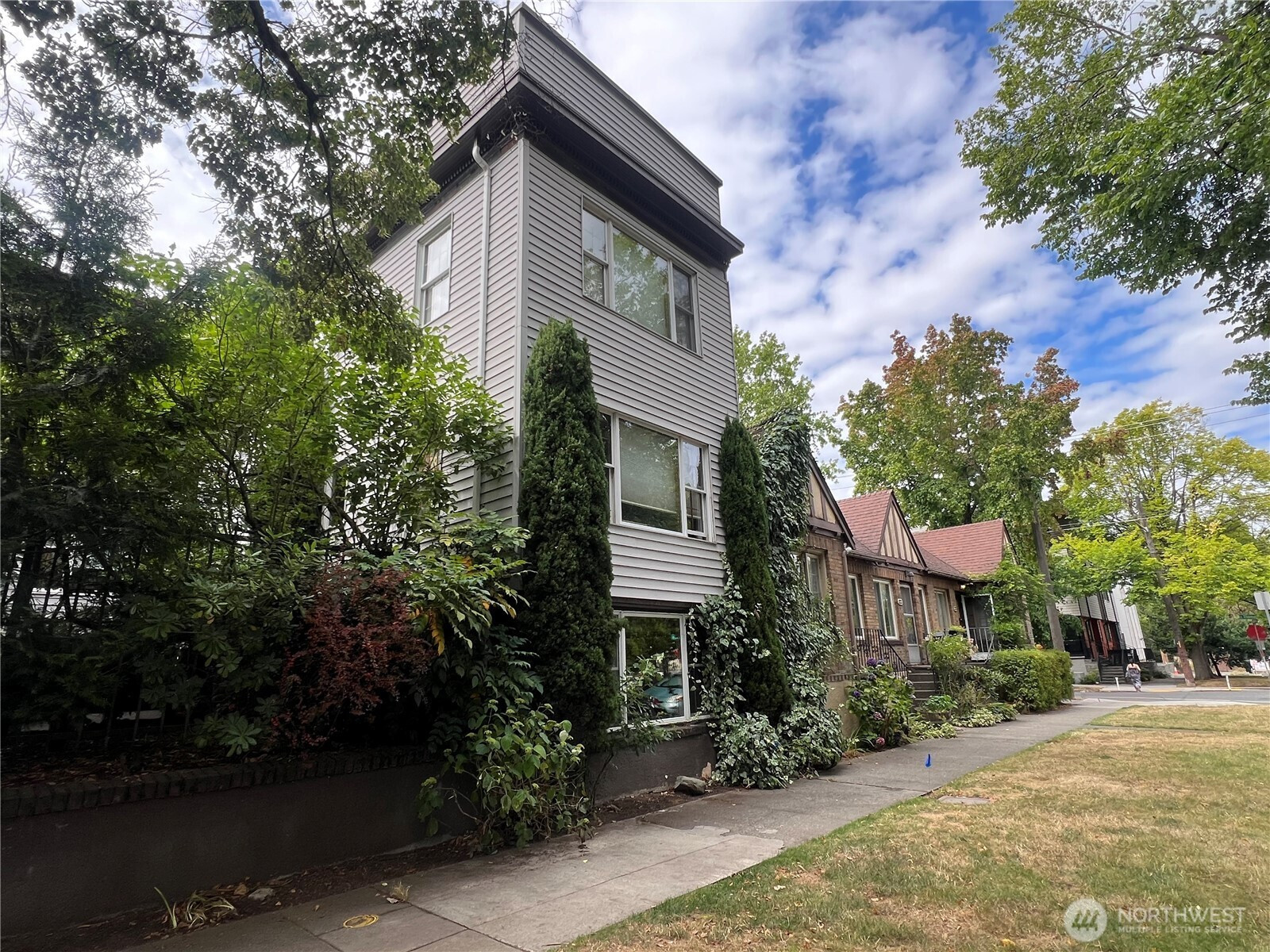 217 17th Avenue E, Seattle, WA 98112