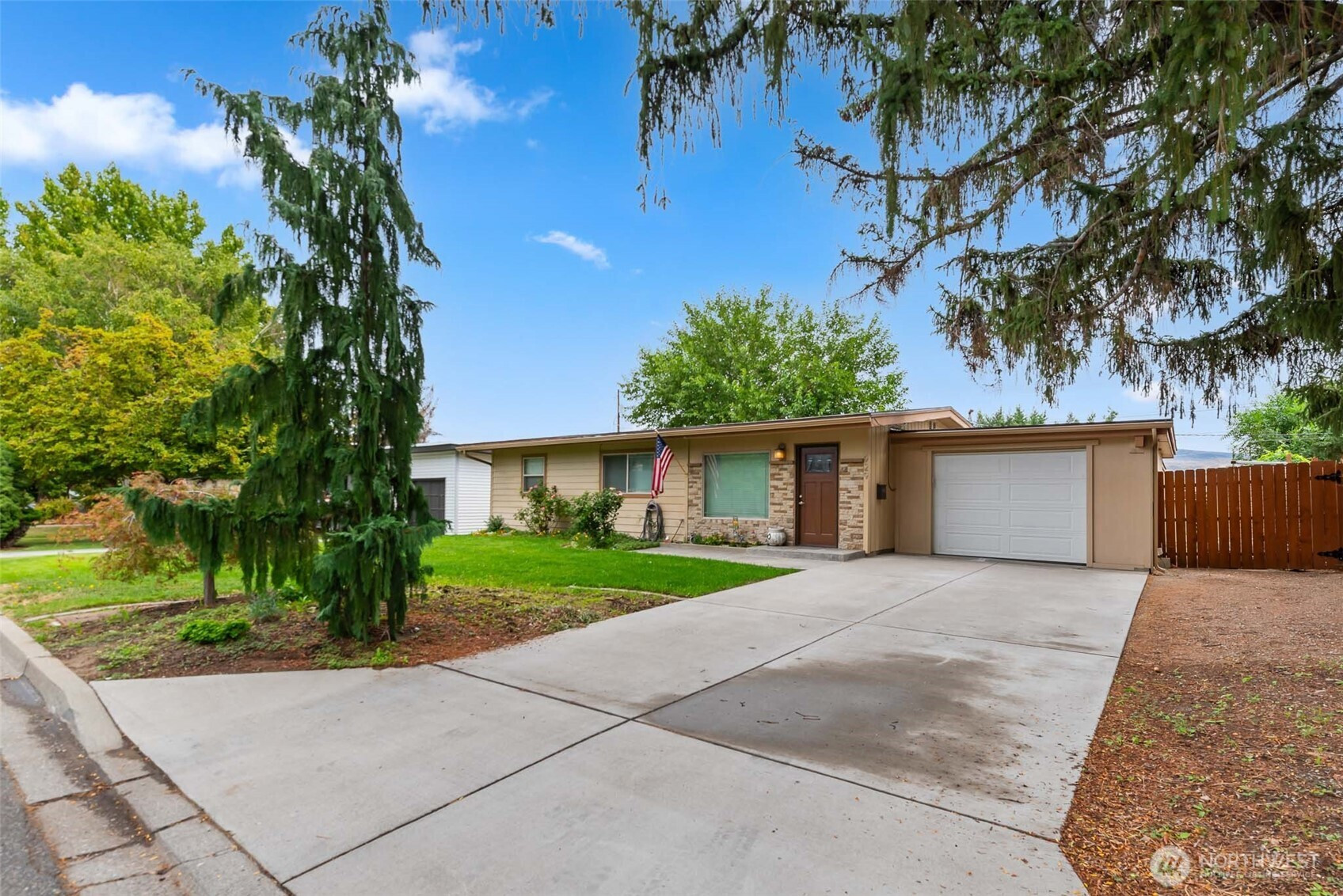 929 Corbaley Place, Wenatchee, WA 98801