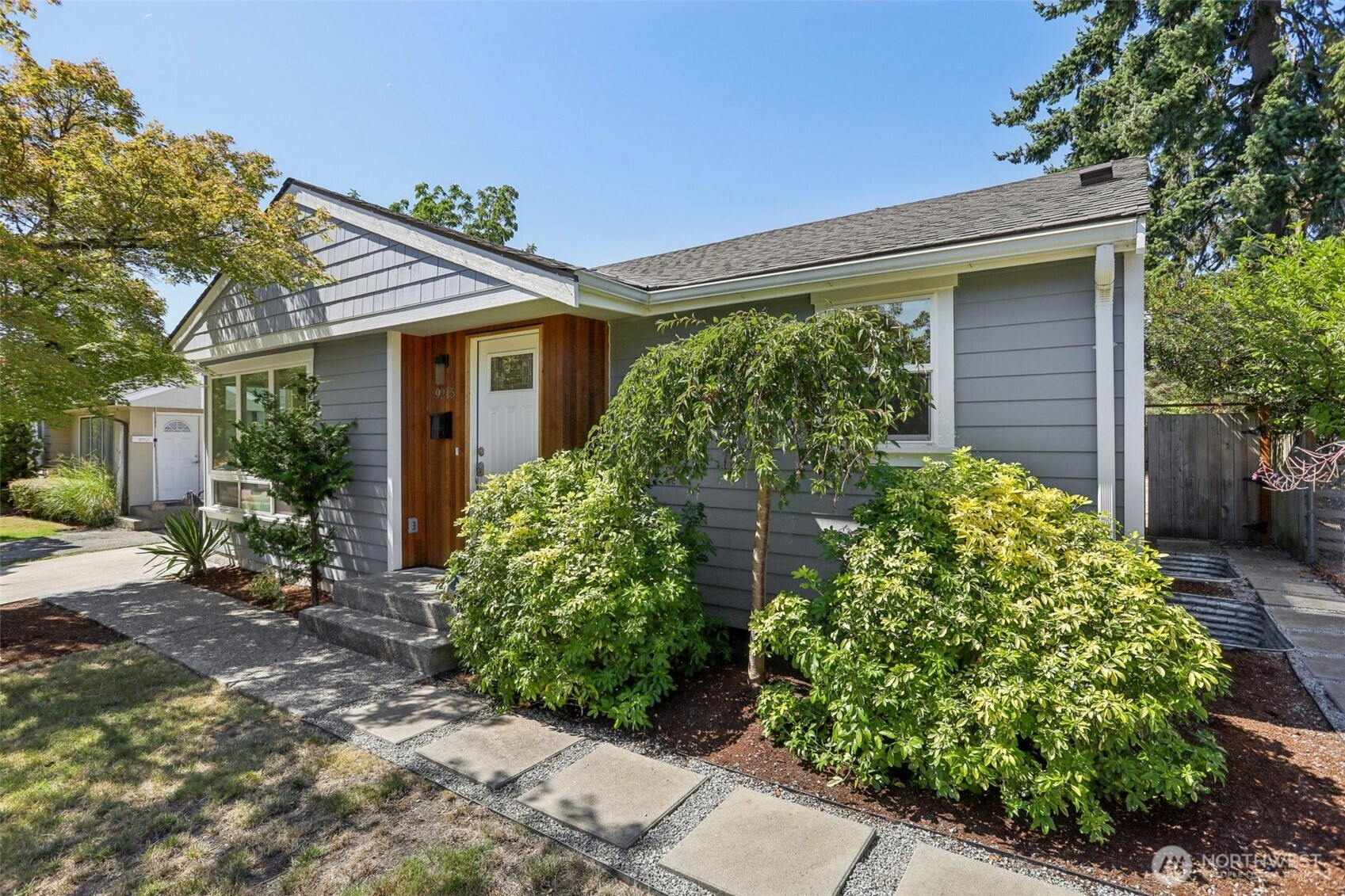 9215 30th Ave SW, Seattle, WA 98126