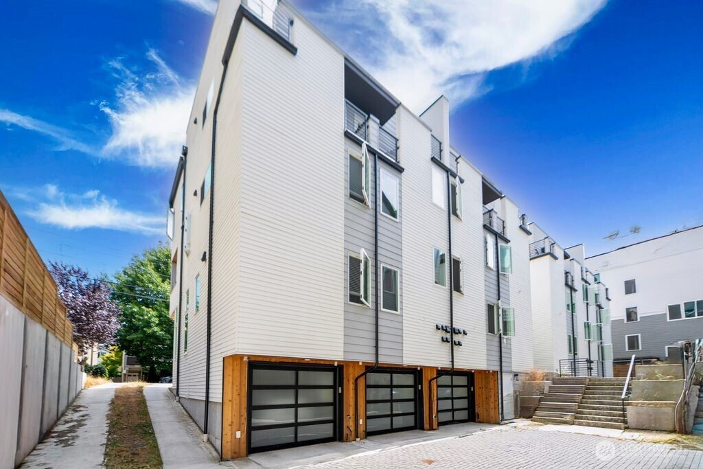 8553 Midvale Avenue N, Seattle, WA 98103