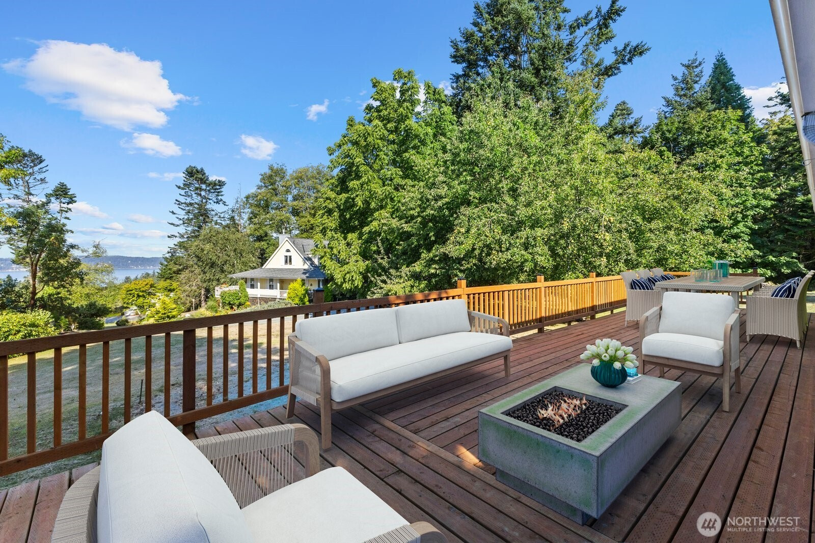 290 Parkside Drive, Camano Island, WA 98282