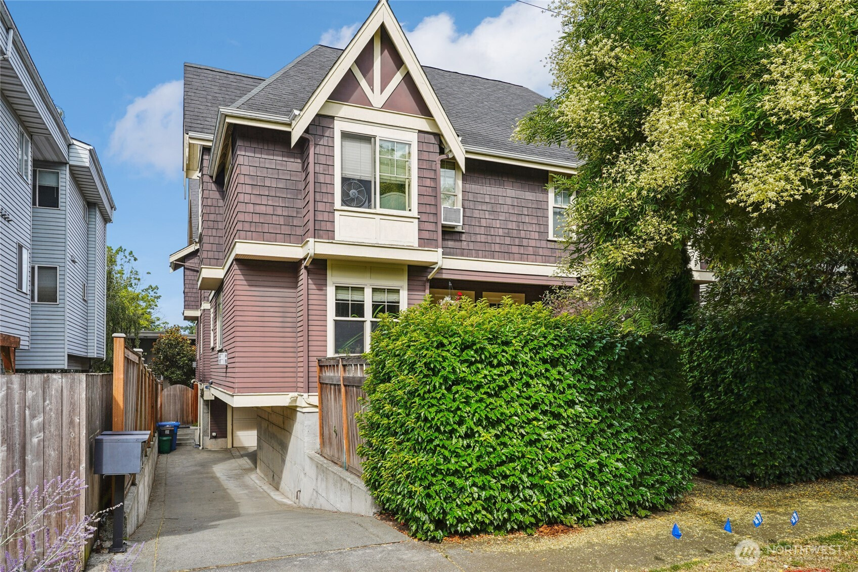 527 11th Avenue E, Seattle, WA 98102