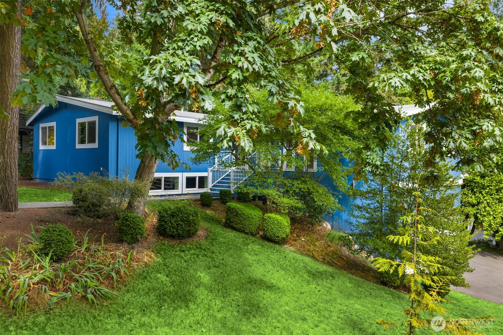 6930 94th Avenue SE, Mercer Island, WA 98040