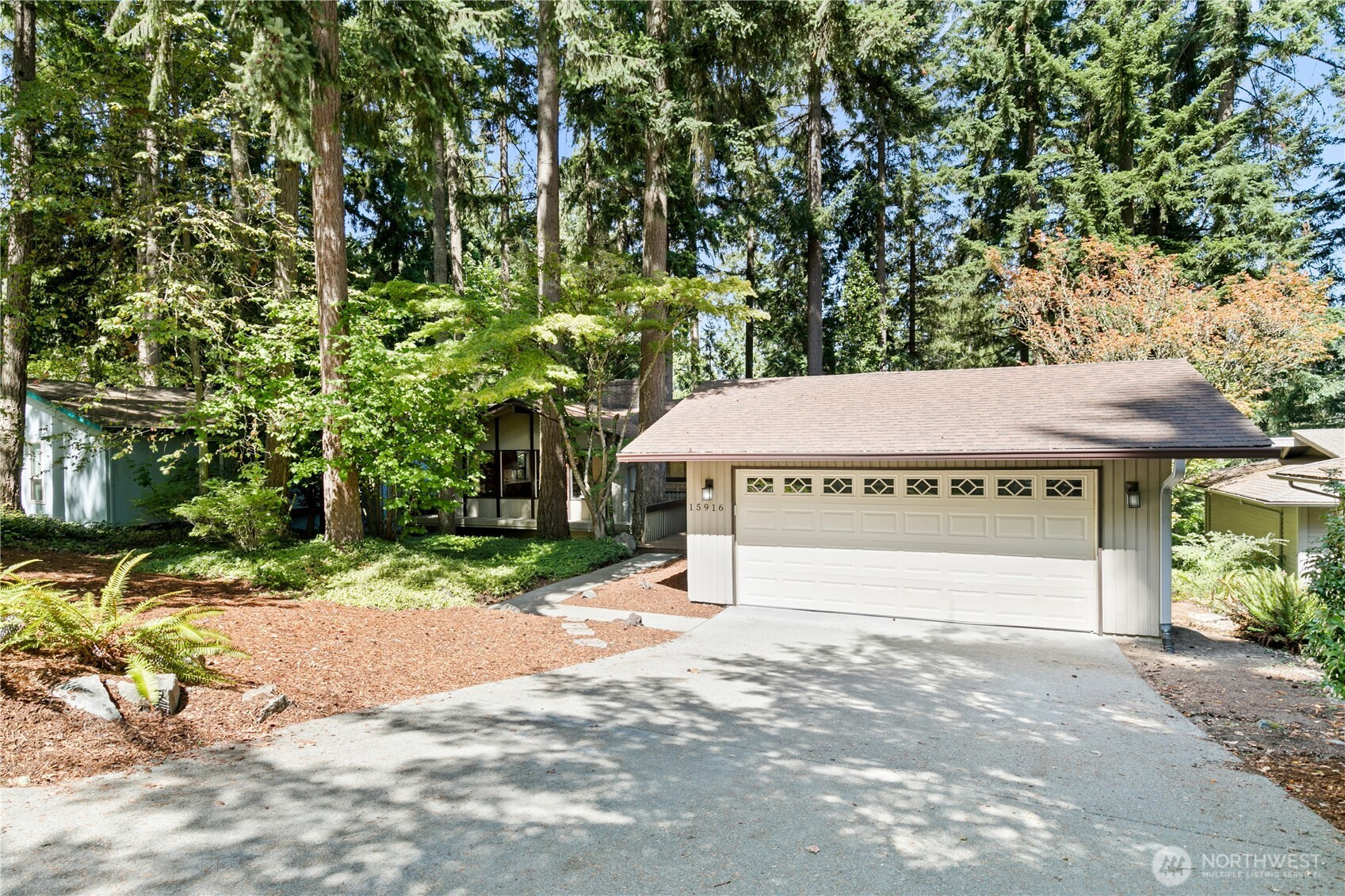 15916 SE 42nd Place, Bellevue, WA 98006