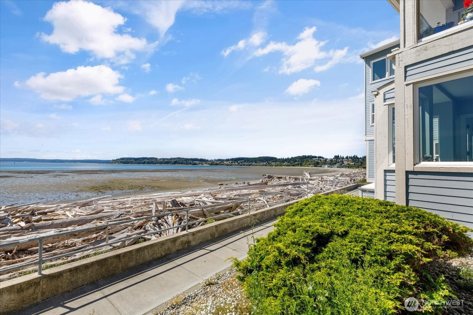 651 SE Bayshore Drive, Oak Harbor, WA 98277