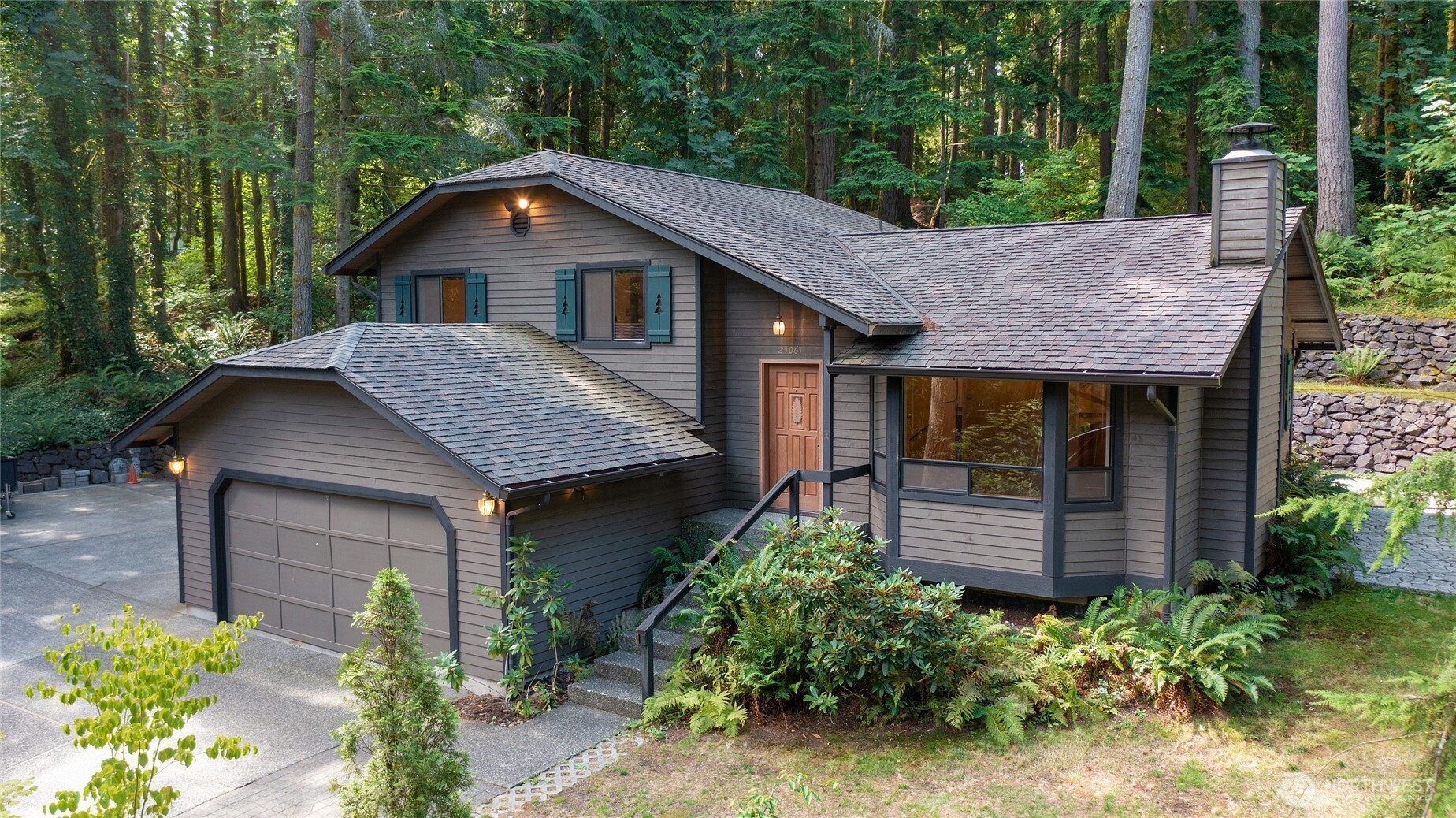 25061 SE Mirrormont Way, Issaquah, WA 98027