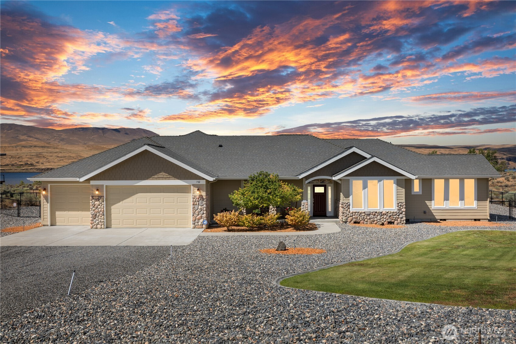 702 Lakeside Way SW, Mattawa, WA 99349