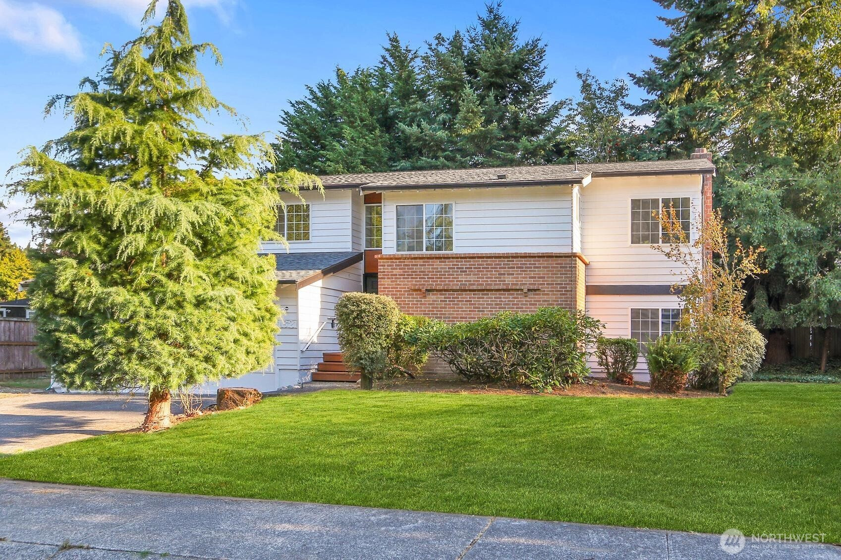 1621 N 201st Street, Shoreline, WA 98133
