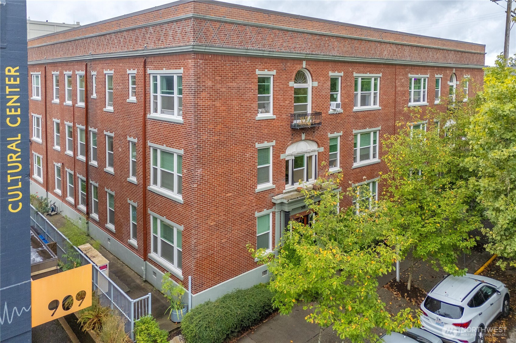 905 NE 43rd Street, Seattle, WA 98105