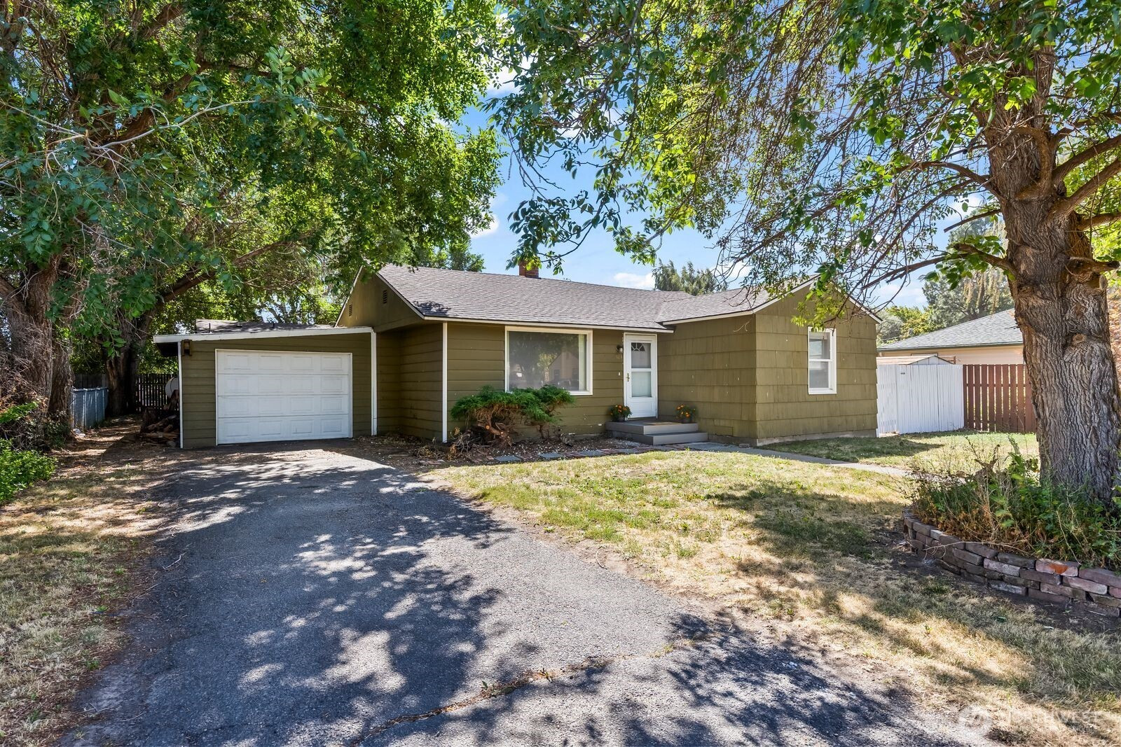 704 E Hobert Avenue, Ellensburg, WA 98926
