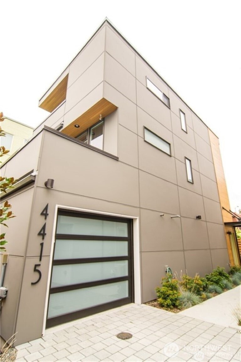 4415 Corliss Avenue N, Seattle, WA 98103