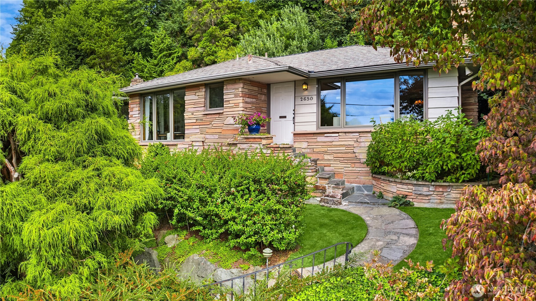 2650 Perkins Lane W, Seattle, WA 98199