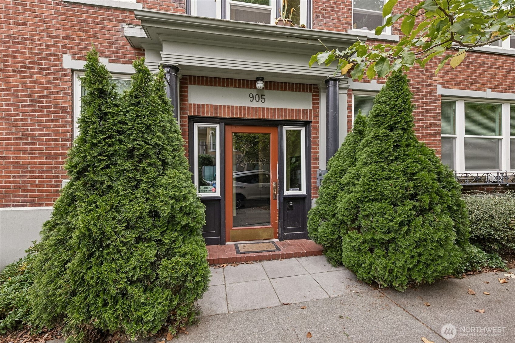 905 NE 43rd Street, Seattle, WA 98105