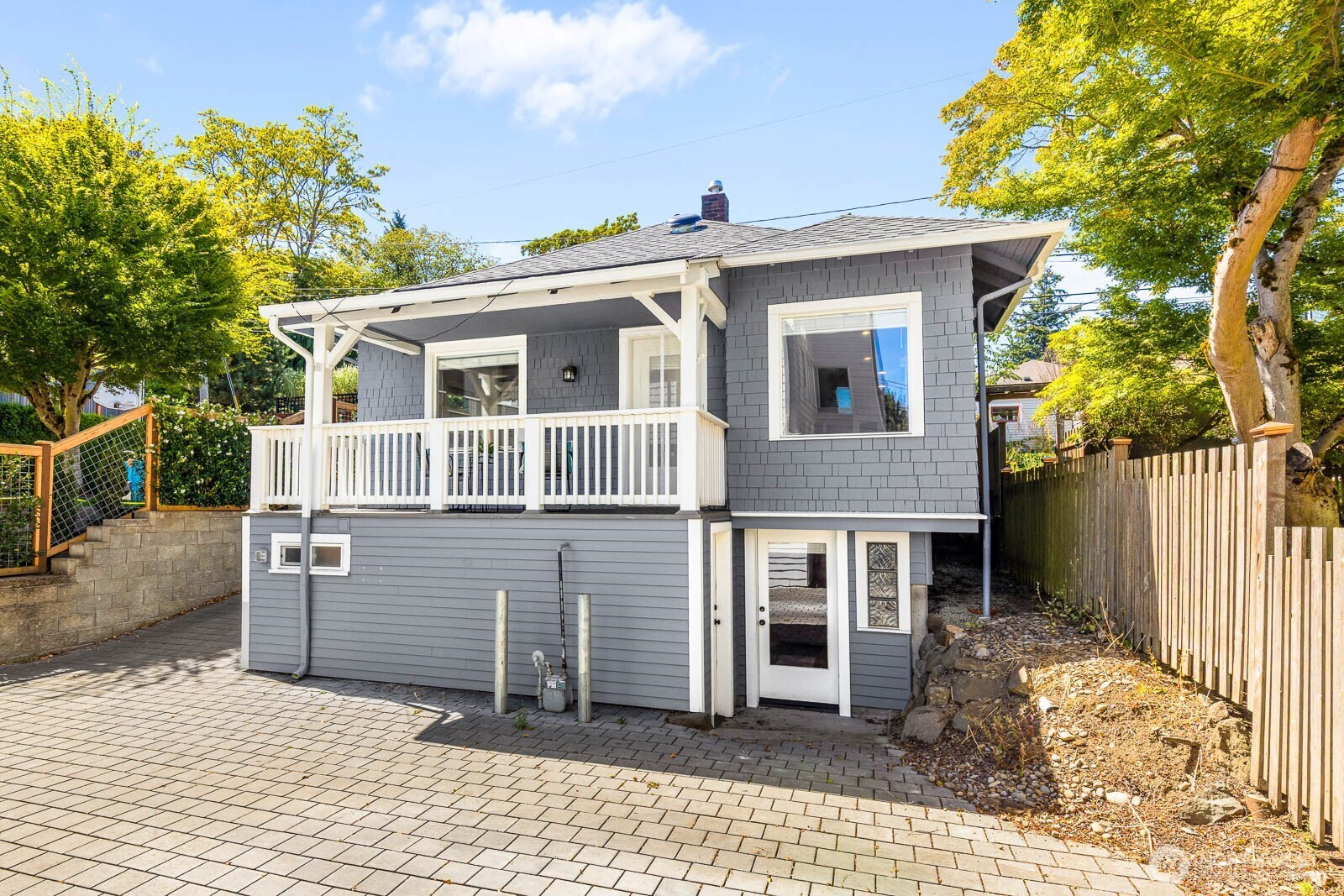 2423 3rd Avenue W, Seattle, WA 98119