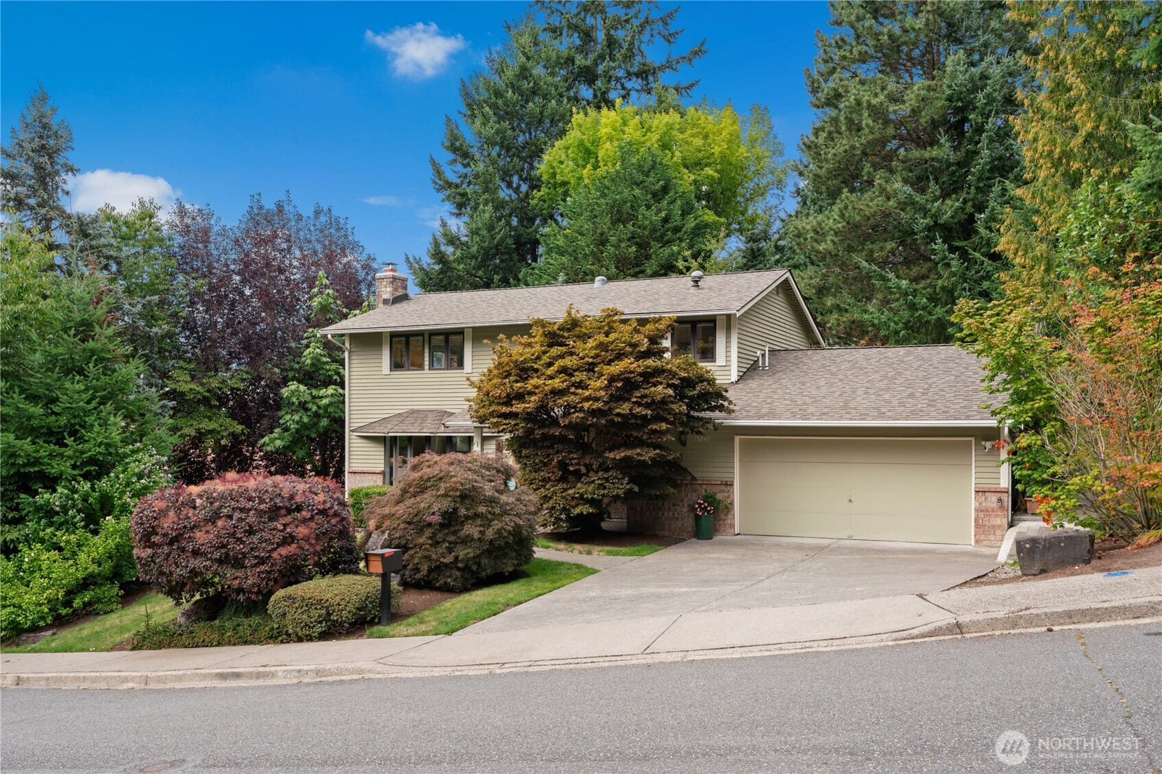15240 SE 49th Street, Bellevue, WA 98006