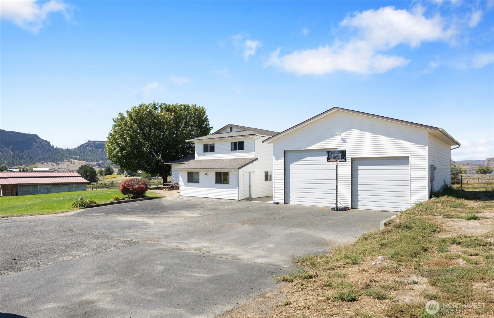 55790 NE Lakeridge Lane, Electric City, WA 99123